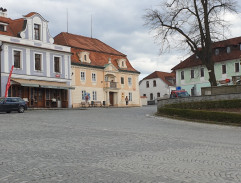 Přijíždí autobus