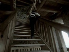 Klára na schodišti
