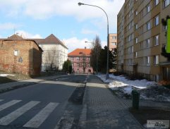ulica pred školou