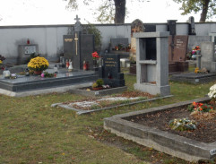 Na hřbitově 2