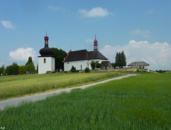 cesta pri kostole