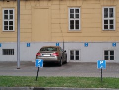 Parkoviště v nemocnici
