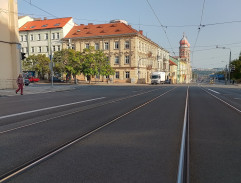 cesta s koľajnicami