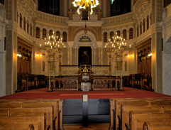 V synagoze