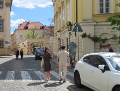 pred stratami a nálezmi