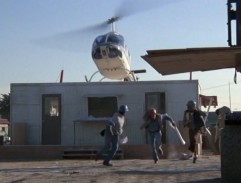 Pád vrtulníku na střechu domu