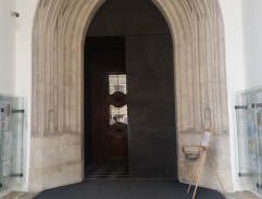 vchod do kostola