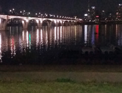 V noci u mostu