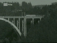 Vlak na mostě