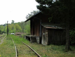 Dřevěná bouda na nádraží