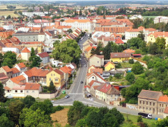 Město