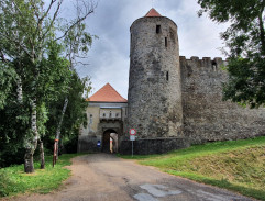První brána do hradu
