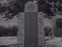 pomník v Karloviciach